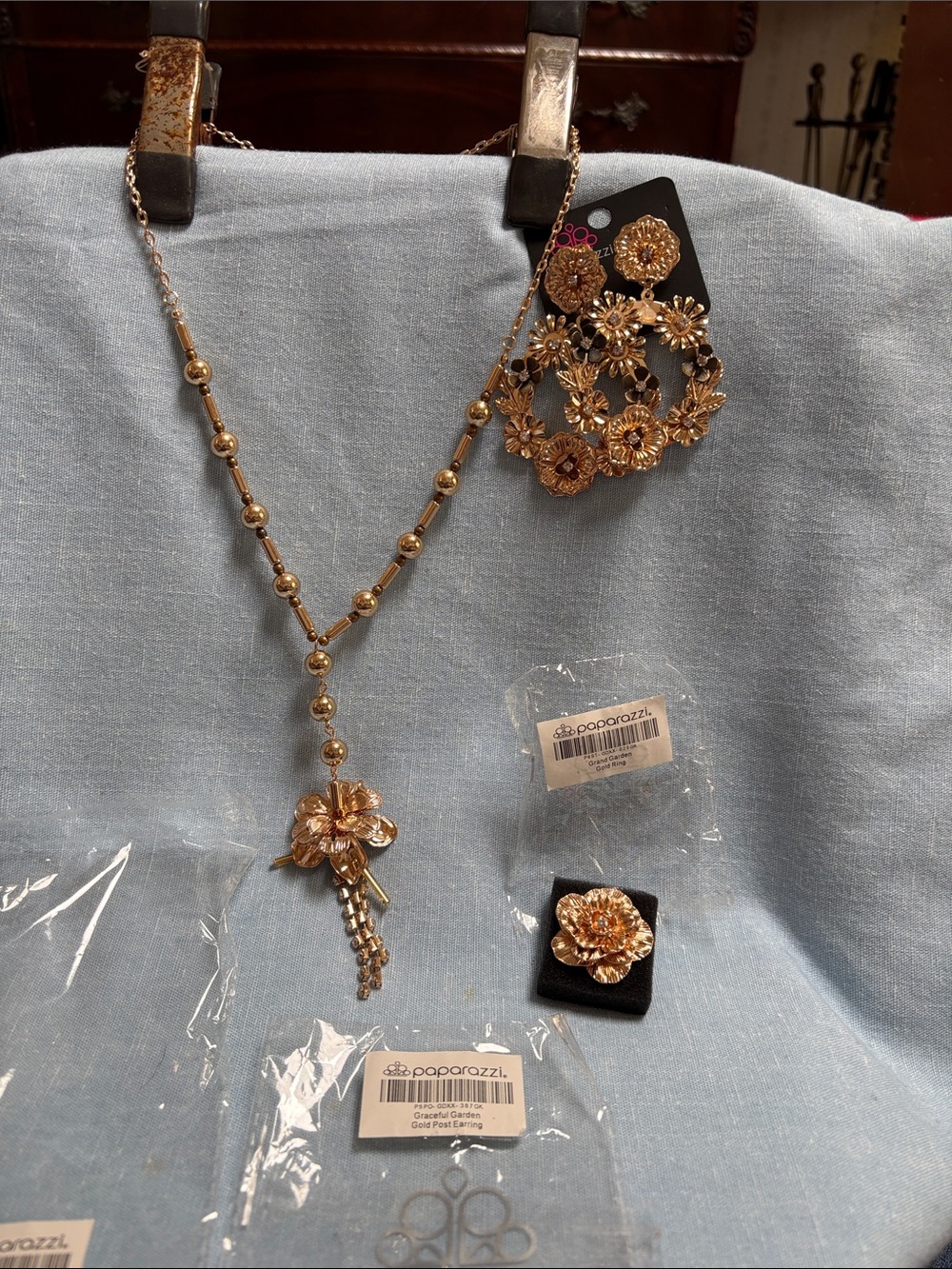paparazzi Gold Floral Lariat Necklace with Matching Floral Earrings